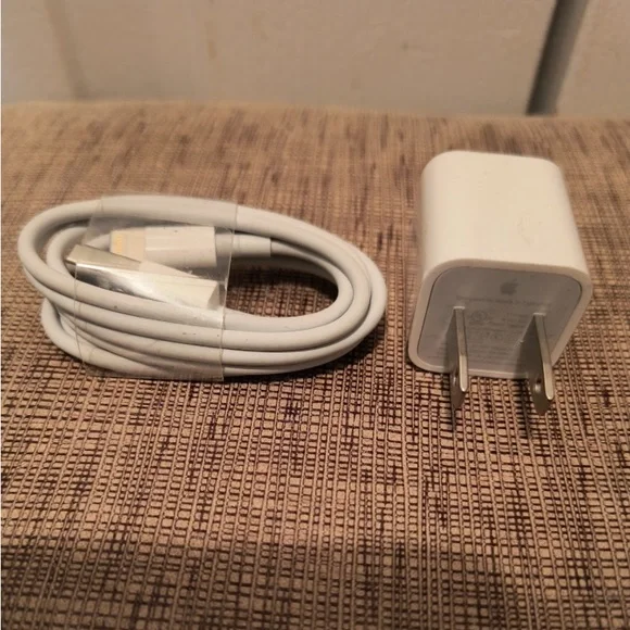 Apple IPhone Pro & Pro Max Lightning to USB Charging Cable and USB Wall Charger - Picture 2 of 3